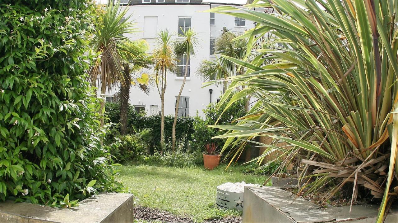 Burlington Palace Eastbourne Seafront Villa With Garden. Bagian luar foto